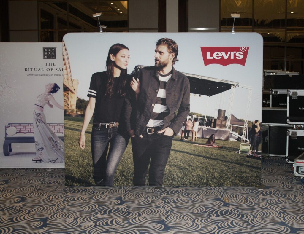 Meero Modular Display System